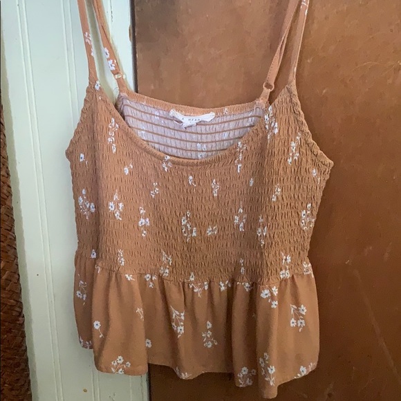 PacSun Tops - Cute flowy tank top